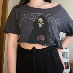 YEEZUS TOUR Distressed Cropped T-shirt